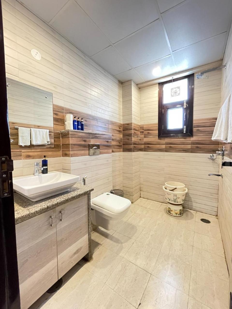 Bedchambers Serviced Apartments, Sector 38 Гургаон Екстериор снимка